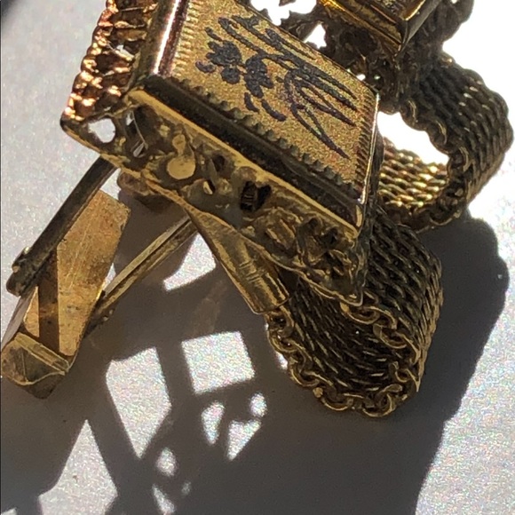 Vintage gold tone cuff links - Picture 2 of 3